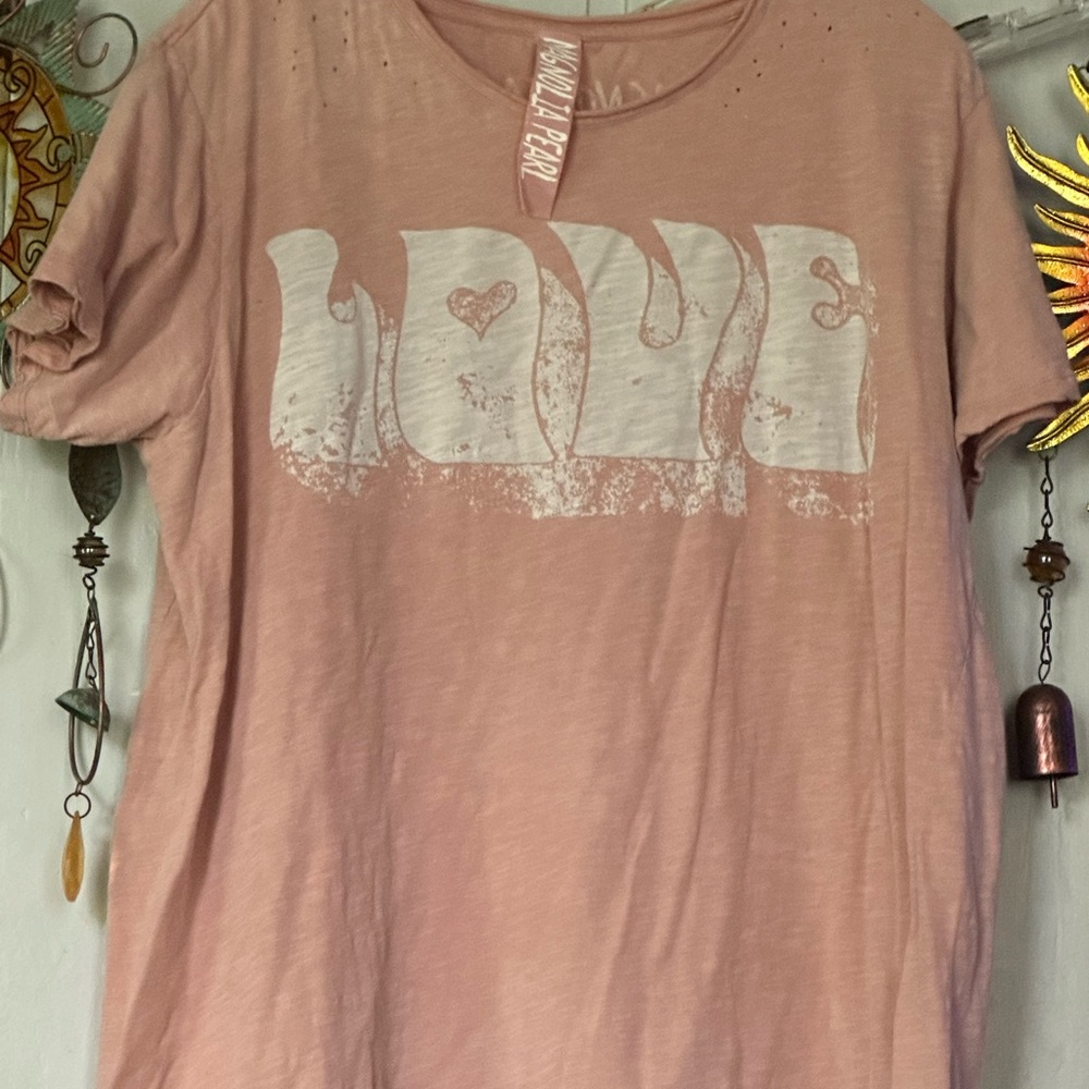 Magnolia Pearl Groovy Love Tee in Molly Pink Graphic Short Sleeve